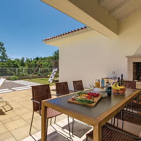 In With Sauna بيت للعطل *