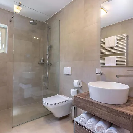 In With Sauna بيت للعطل Veprinac