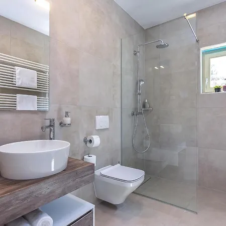 بيت للعطل In With Sauna